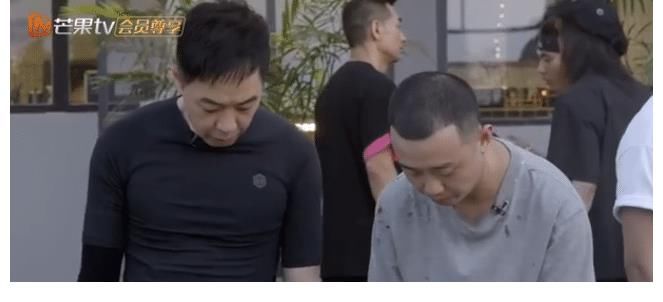 宝藏男孩|《哥哥》集体秀厨艺，张淇GAI一看就是高手，网友盼谢霆锋踢馆