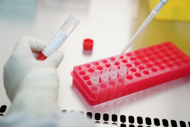 核酸|一家三口均已感染!新疆伊犁新增1例确诊,系此前病例丈夫