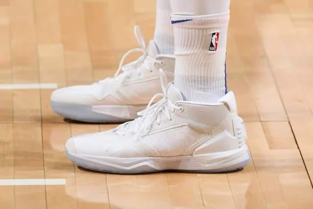 NBA球员上脚：Kobe9全明星配色，范乔丹的闪击7很帅