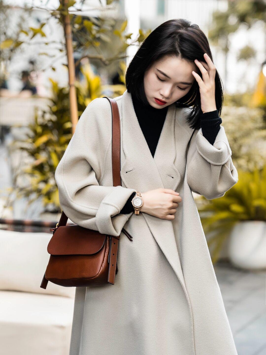 冬天|这个冬天还只会穿羽绒服?一件棕色大衣完全就能够搞定这个冬天,让你穿出女神范!