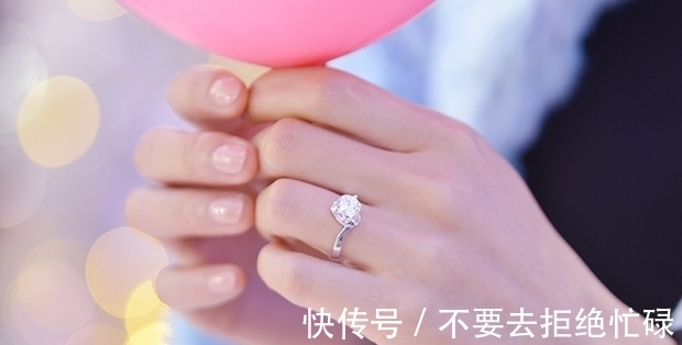 主人 戒指戴法有哪些?戴在左右手有什么意义?