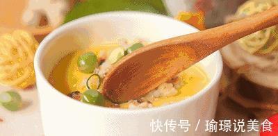蒸鸡蛋羹,别再傻傻加生水了,蒸前多做这1步,鸡蛋滑嫩入口即化