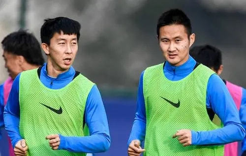 球迷|上午8點！何塞再現(xiàn)爭議言論：大連人遭重大打擊，球迷罵聲一片