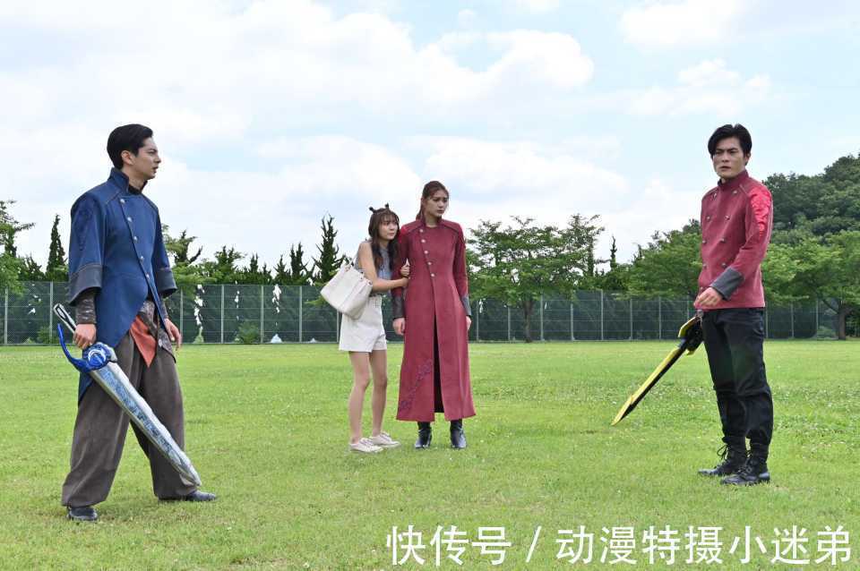 芽依|假面骑士圣刃特别篇，剑士们集体享受，飞羽真换上夏日限定套装！