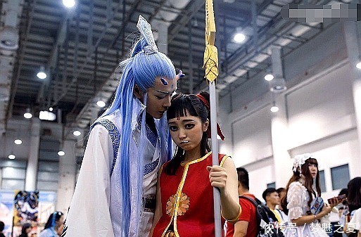 初中生cos|初中生cos哪吒现身漫展,看到身上穿的裤子才知道,这是个高手