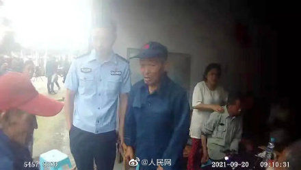 耳结石|街头掏耳朵乘人不备藏进耳结石