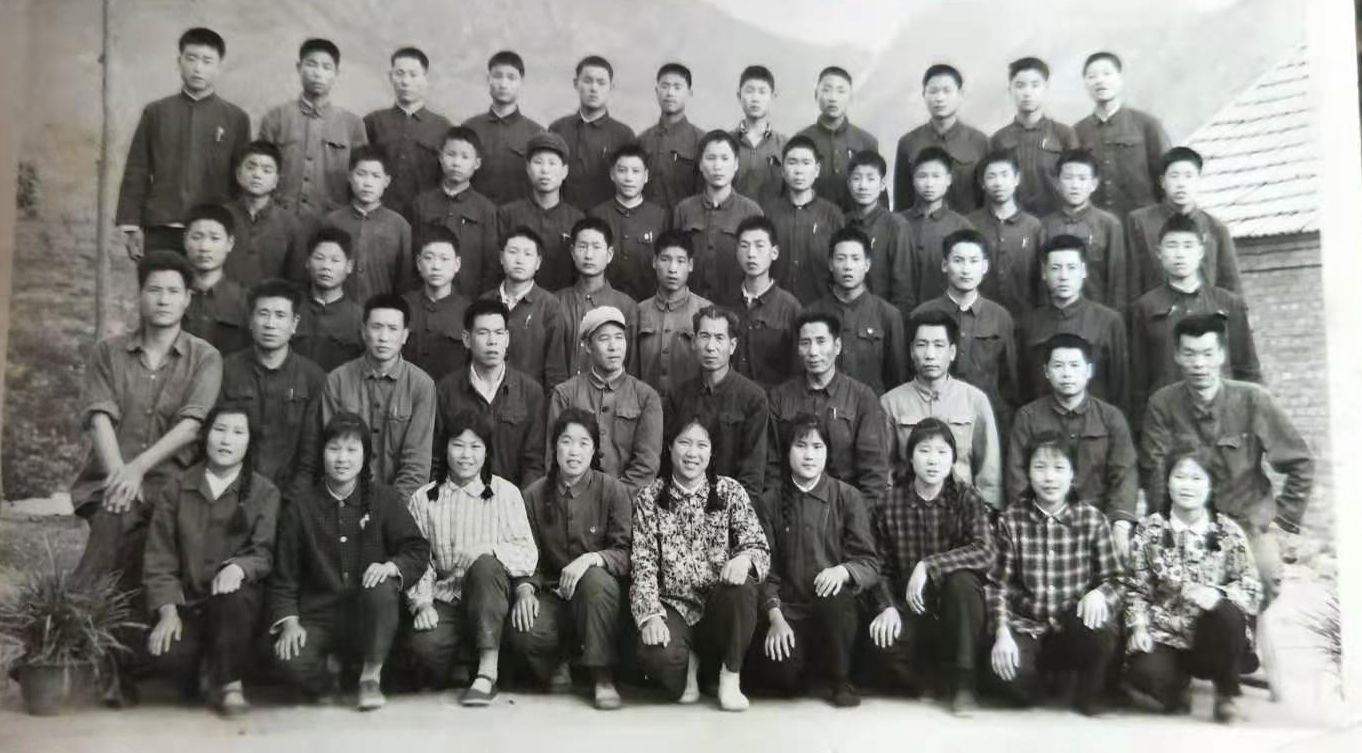 棉裤|临朐六、七十年代的老照片,人们冬天还穿着大棉裤