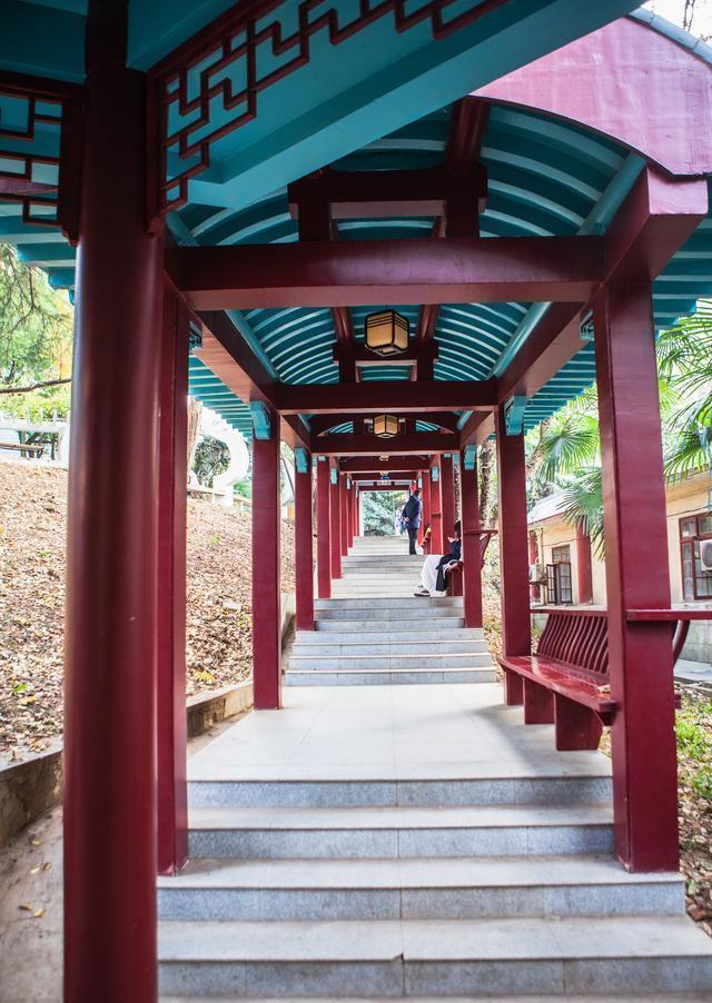 曹雪芹|中国第一座女子大学,曾是曹雪芹家后宅,东方最美校园