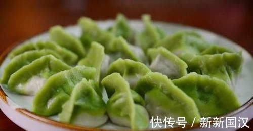 鲜嫩|包白菜饺子,调馅时用上这一招,白菜不出水,饺子鲜嫩多汁很好吃