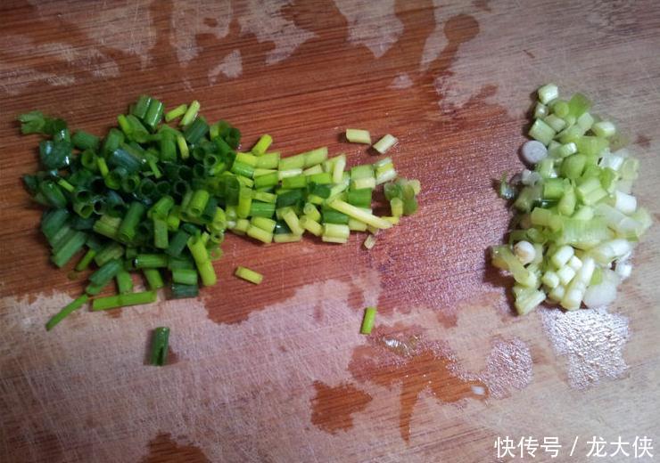 简单|家常豆腐这样简单下锅,味道鲜嫩爽滑,搭配川味调料酱,超级下饭
