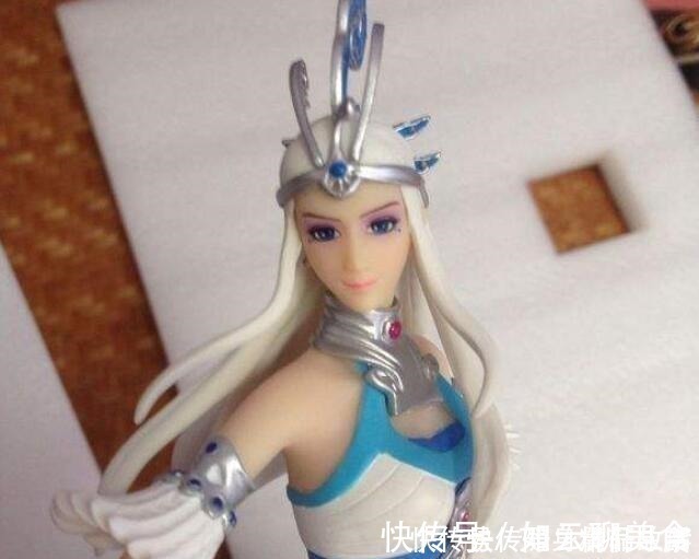 手办|网友1万买元雪女和少司命手办,没比过父母100元的月儿手办