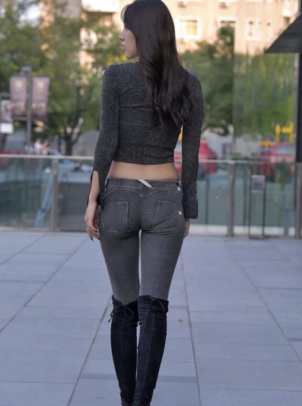 经典版型牛仔裤,简洁美丽而精致,穿起来曲线感十足