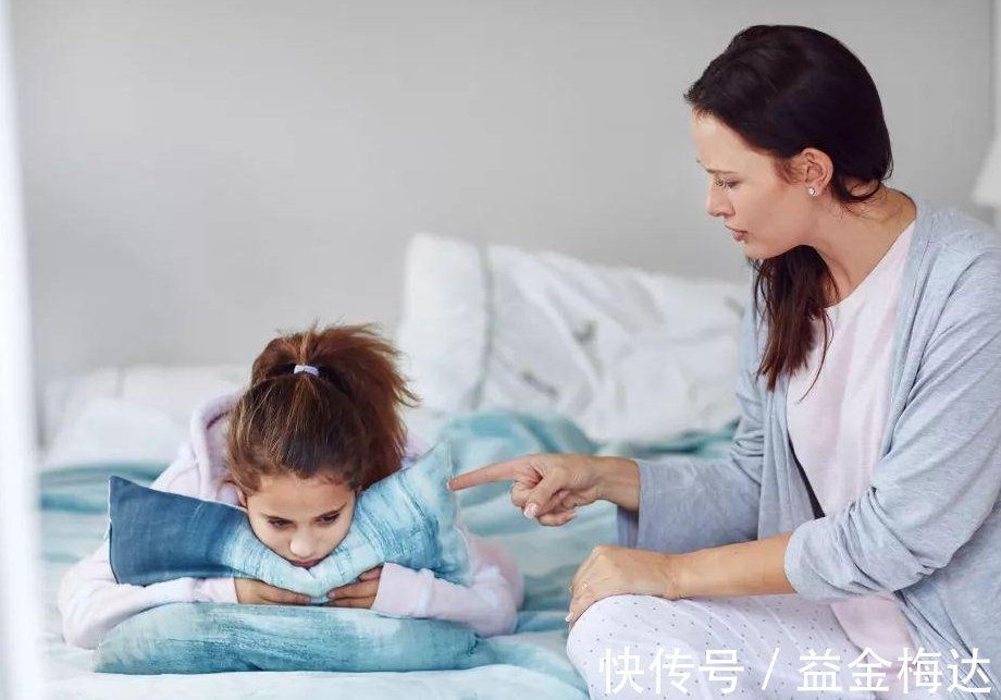 思维方式|“讨厌妈妈,打妈妈”,孩子顶嘴时,高情商父母这样回复