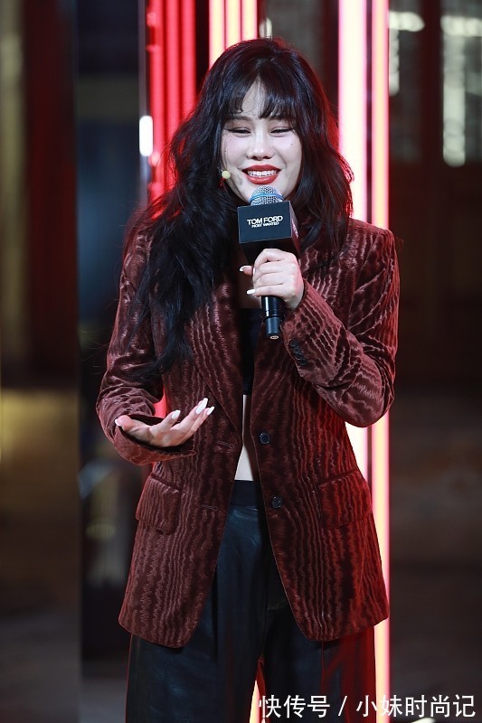 成熟|30+的袁娅维脸部好显“富态”,不过身材挺好,大女人风穿搭真赞