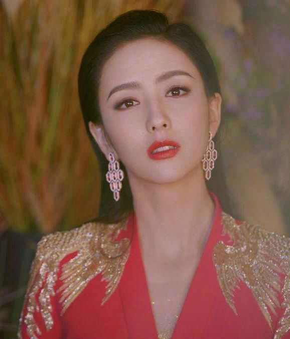 脸上有这5个“特性”的女生，平时都非常有气质，即便素颜也非常好看