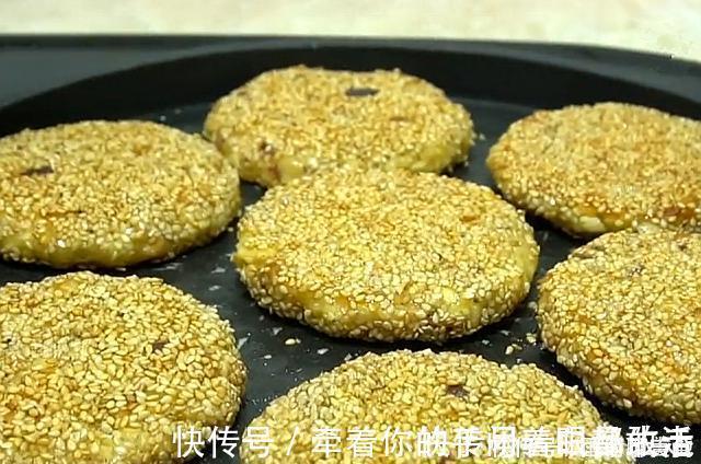 苹果别直接吃了,加上鸡蛋做成早餐饼,营养好消化,女儿最爱吃