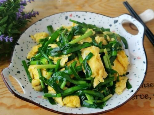 炒韭菜的小窍门，又鲜又嫩不会炒过火，无论炒蛋还是炒肉都可以