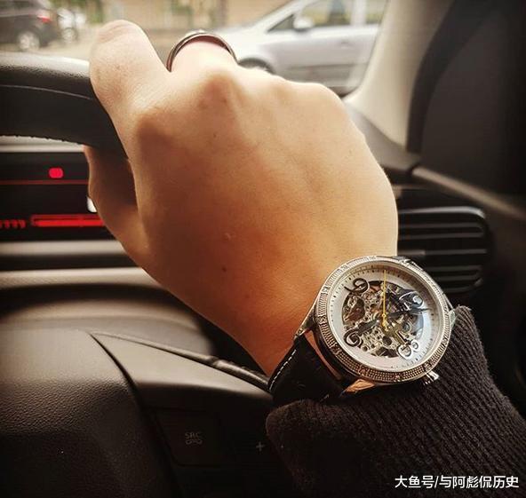 戴手表也是分年龄的,你的手表超龄了吗