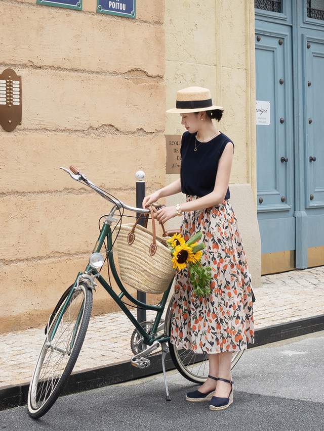 洋气|20岁到30岁的女生夏季末尾这样穿,衬衫配阔腿裤简约洋气,超好看