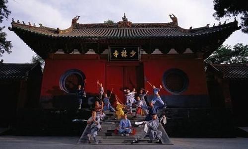 武林中人,都以独闯少林为荣,乔峰鸠摩智都未成功,唯她全身而退