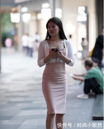 高跟鞋 粉色裹身裙,清纯又减龄