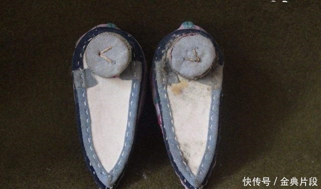 高叉|高跟鞋不是现在才有,高跟鞋在清朝就很流行,宫女们都穿着高跟鞋