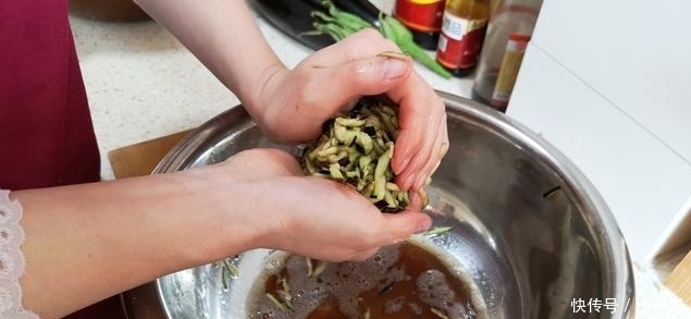 我家|茄子我家最爱这样吃,不用蒸,不用炒,不凉拌,隔三差五不吃就馋