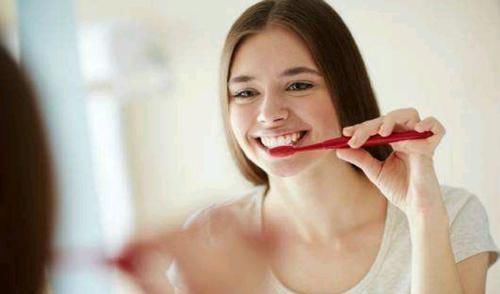 早餐|早上起床后,是先刷牙还是先吃早餐若是做对了,老了也不掉牙