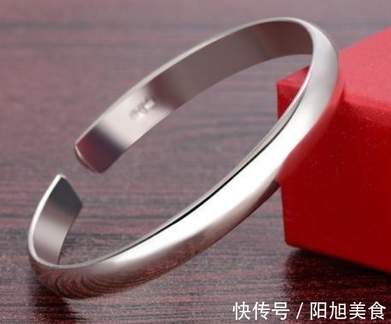 金银首饰|女性长期佩戴“银手镯”,10年后身体会有啥变化大多数人戴错了