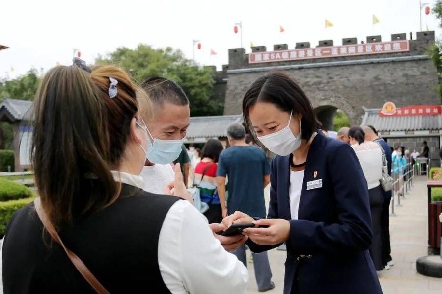 秩序井然，一切因你而美！蓬莱阁景区多措并举让游客尽享假日轻松