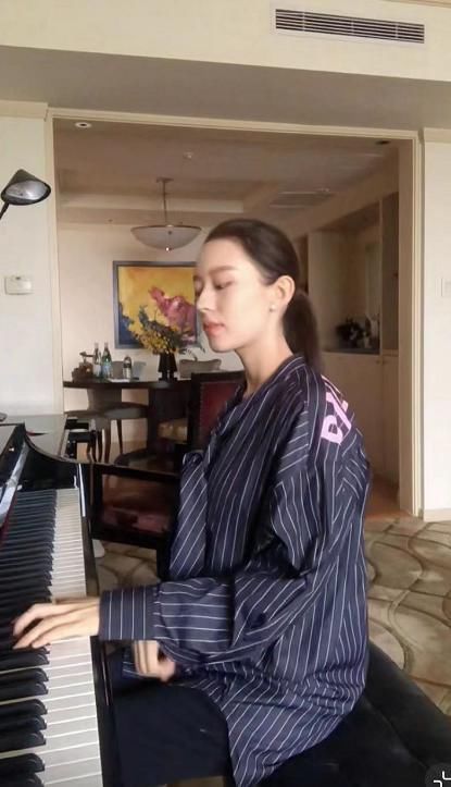 宝宝|郎朗老婆吉娜怀孕8个月，自弹自唱给宝宝做胎教，被赞天籁之音