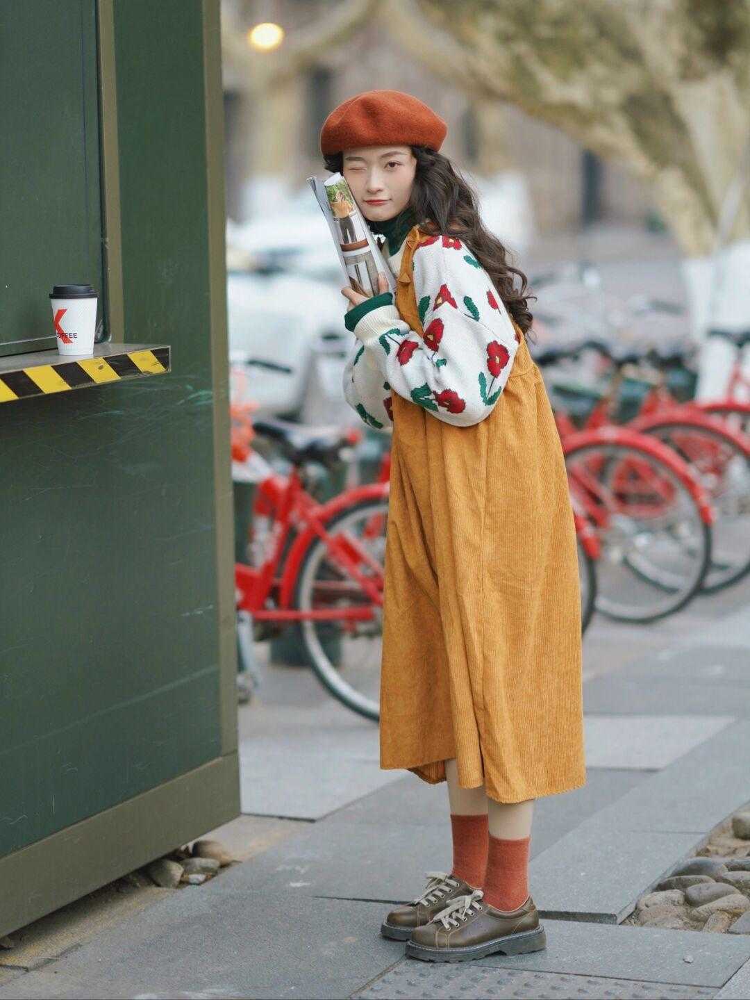 针织|快来赶个“早班车”吧!2022年的早春时尚造型,全在这里了