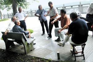 儿子|父母给2个儿子全款买房,却被赶出家门不要对子女太好,不值得