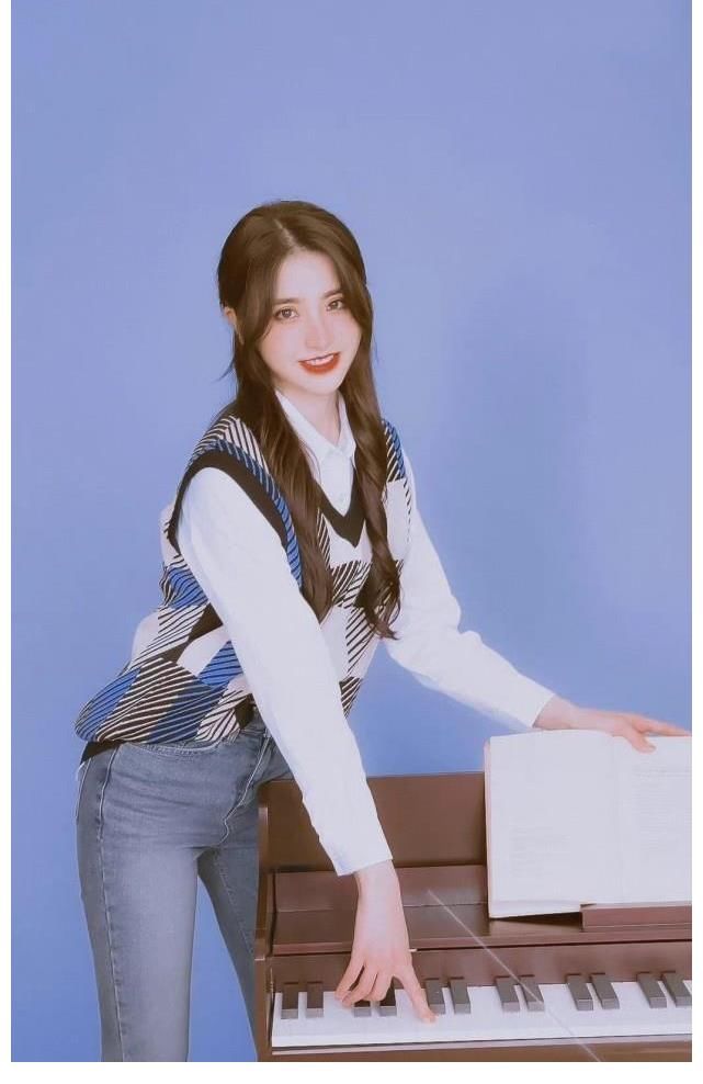 刘些宁金子涵同框，金子涵瘦了之后状态变好，笑容真的很治愈