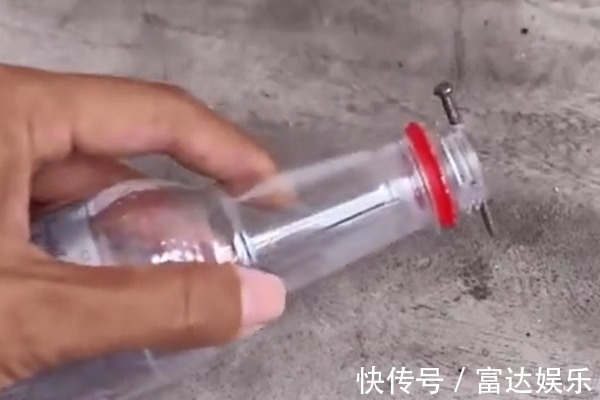 在塑料瓶口放一根铁钉，好多人不知道有啥用，但用过的人都夸好！