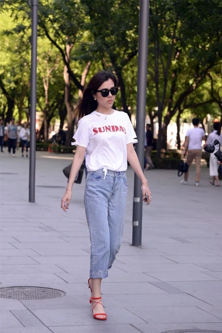 街拍：优雅洋气的美女，怎么搭都好看