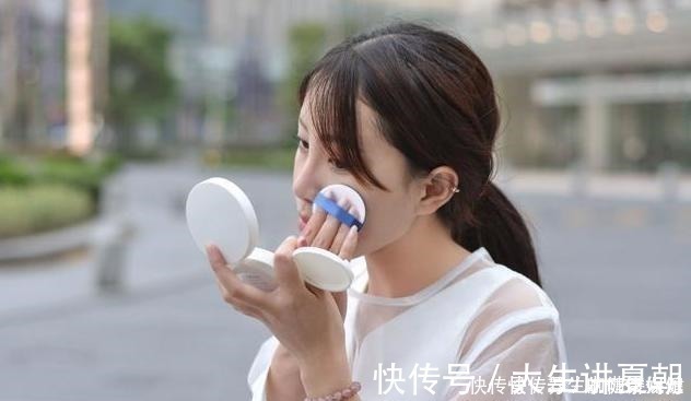 家庭教育|妈妈穿外卖服接孩子,回家后孩子泪崩妈,你为什么不替我想想!