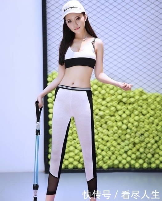 紧身|紧身打底裤美女秀出漂亮姿态,突出精致优雅气质!