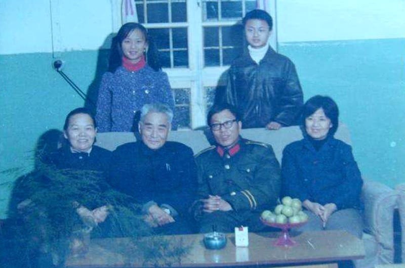 恢复|1975年，黄维恢复自由，一年后妻子跳河自杀，黄维另娶新妻
