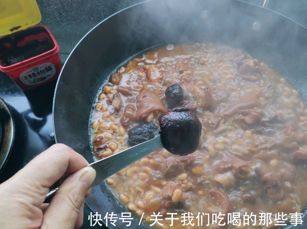 面色|冬天多吃猪蹄,加它一起炖,补脑补钙,面色红润显年轻,做法简单