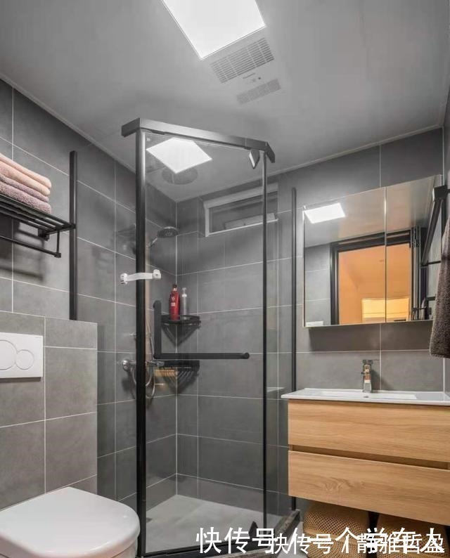 卫生间|卫生间隔断，除了玻璃和浴帘，还可以装这种，安全美观又不占地方！