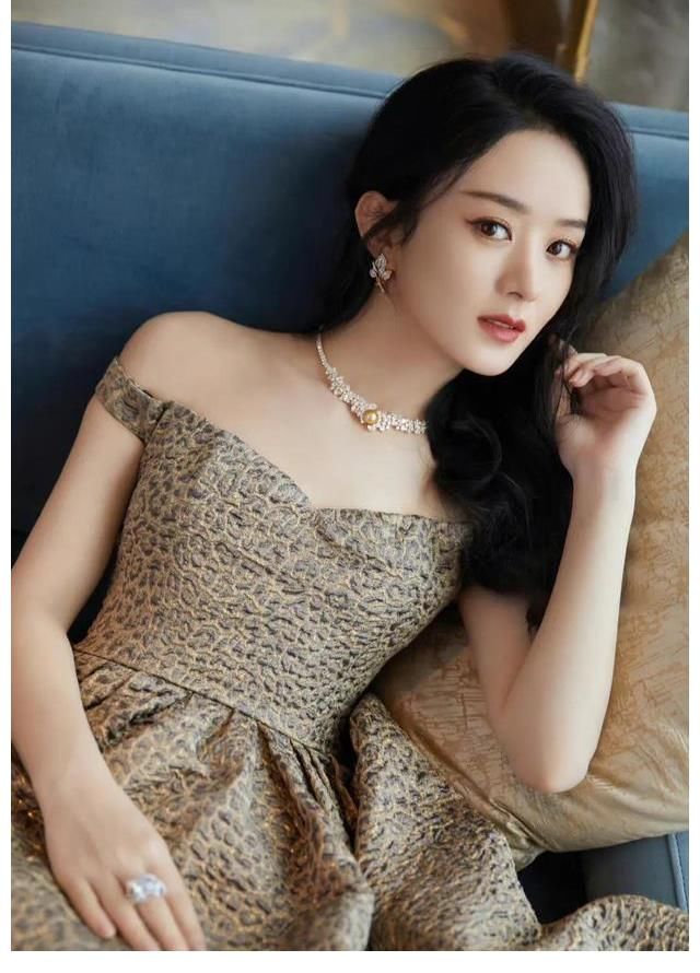 趙麗穎上一階段代言綜藝雜志各種美圖層出不窮，突然沉寂好想你