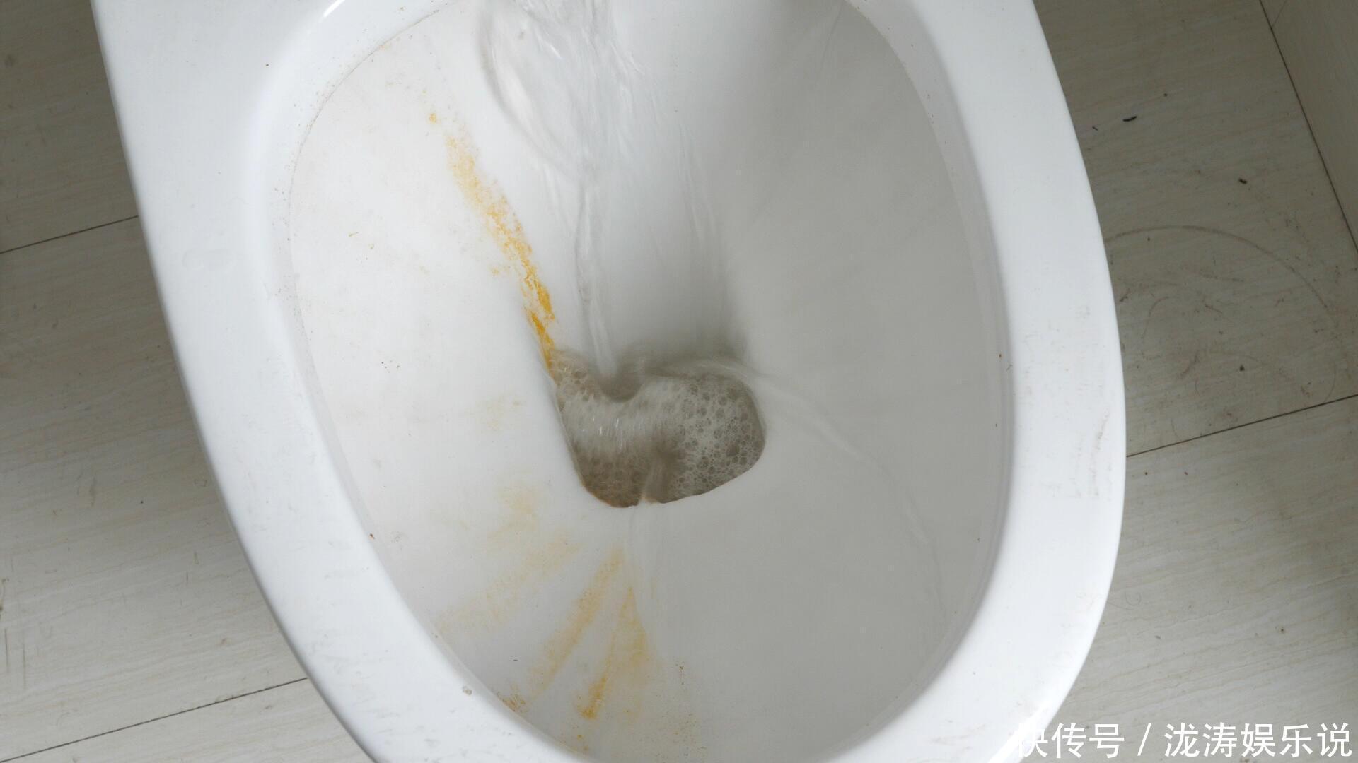 黄渍|马桶黄渍又脏又臭，教您一个小窍门，不仅擦得干净，还不会有臭味