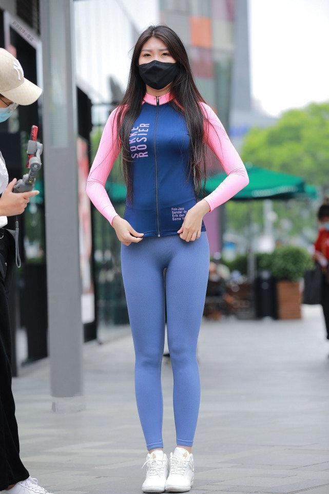 卫衣|夏日好穿搭系列1修身防晒的运动卫衣+瑜伽裤，尽显优雅好身材