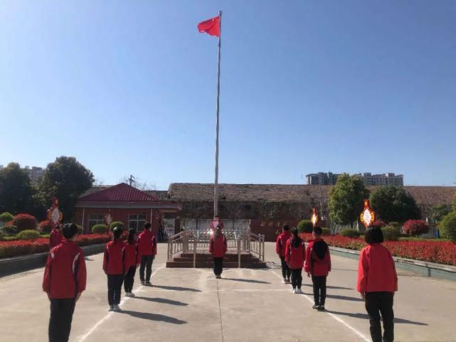 弘扬节水好风尚！遂平五小学举行“节约用水 从我做起”主题升旗仪式