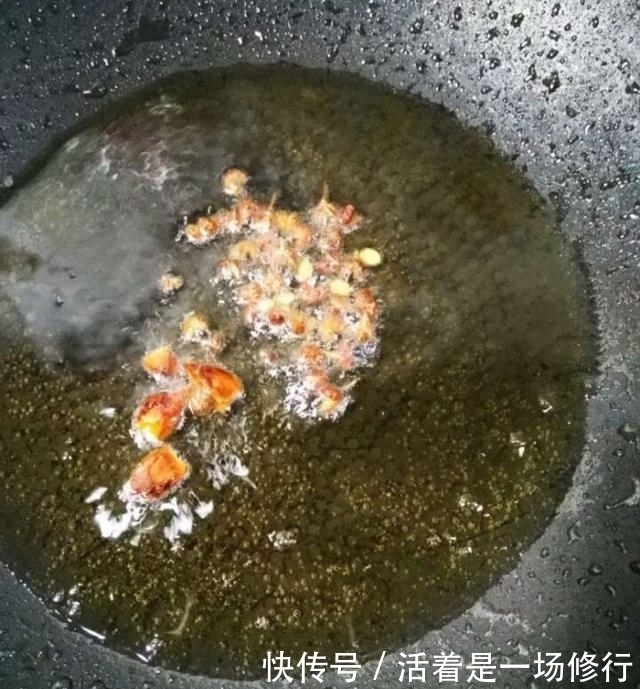 面食|老妈的焖面做成这样,香的流口水,一人一碗不够吃