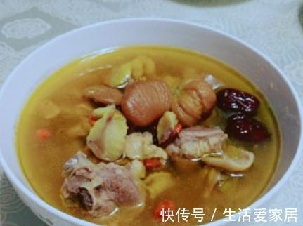 做板栗炖鸡时,板栗什么时候放?放对了时间,鸡肉软烂,板栗香甜