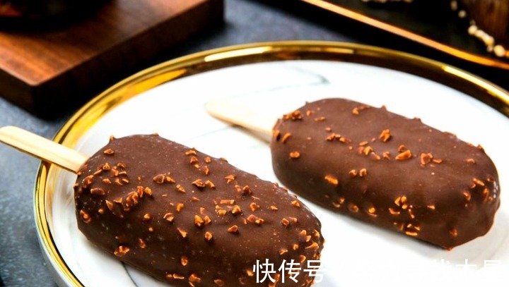 脆皮|手把手教你自制脆皮雪糕，奶香浓郁嘎嘣脆，口感超棒关键还实惠！