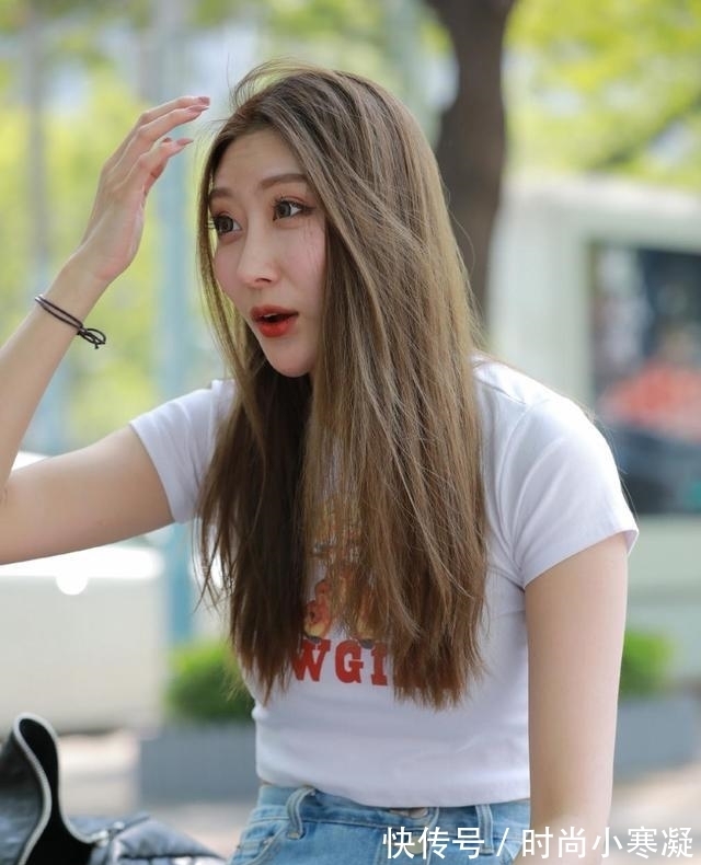 短款 日常休闲风穿搭,气质女生偏爱修身短款T恤,穿出自己想要的美