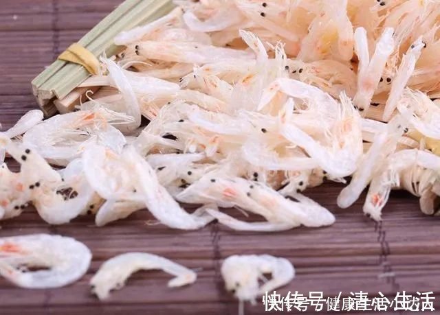 鸡蛋羹|小男孩一天抽搐二十几次,颅内取出9厘米寄生虫,无知母亲惹的祸